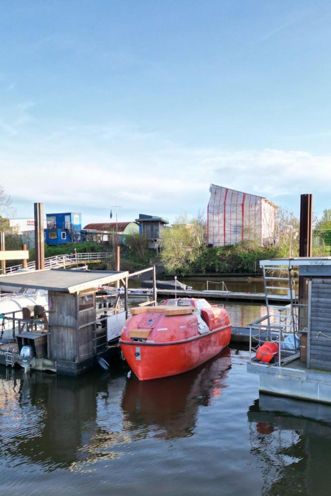 Ausgebautes Freifallrettungsboot Knutschkugel Hotel Hamburg Exterior photo